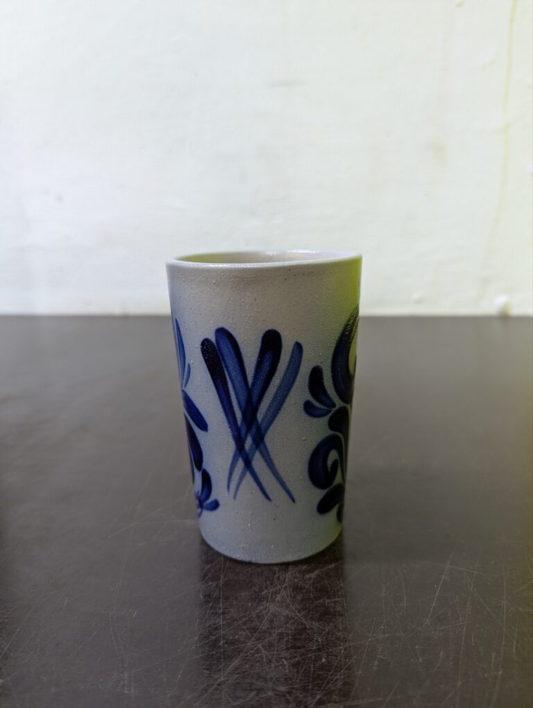 Steinzeugbecher-Gross-seitlich